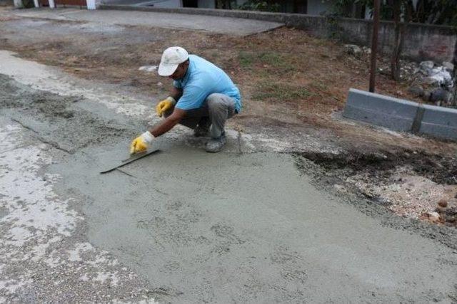 Ak&ccedil;akoca&rsquo;da Santral Caddesi Ve Uysal Sokakta Yol &Ccedil;alışmalarına Başlandı 2