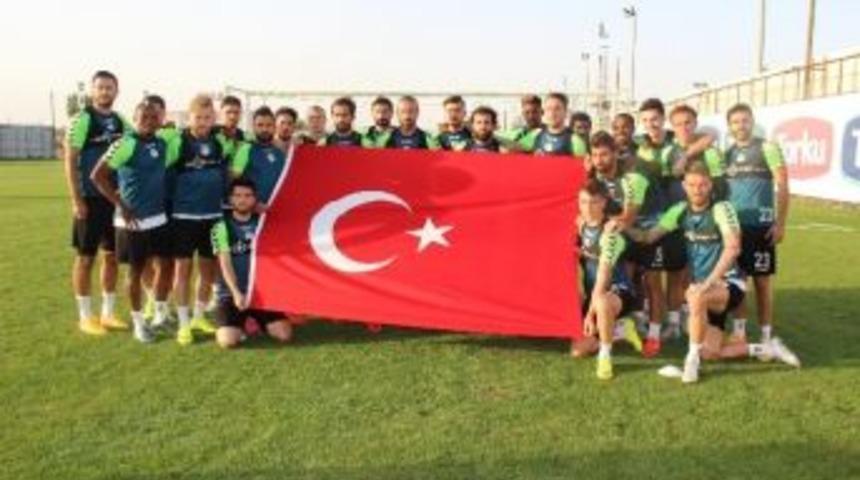 Torku Konyasporlu Futbolculardan Ter&ouml;re Lanet