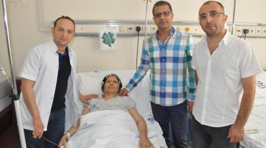 Karnından 25 Santim &Ccedil;apında Kitle &Ccedil;ıkarıldı