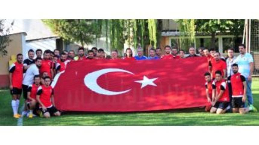 İneg&ouml;lspor&rsquo;Dan Ter&ouml;re Bayraklı Tepki