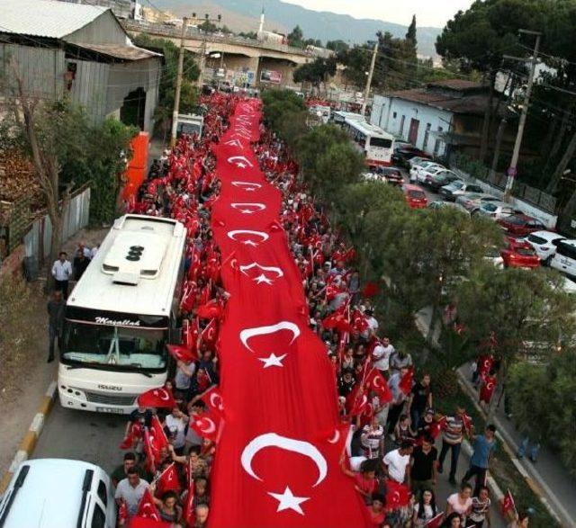 Menemenliler Teröre Karşı Tek Yürek Oldu