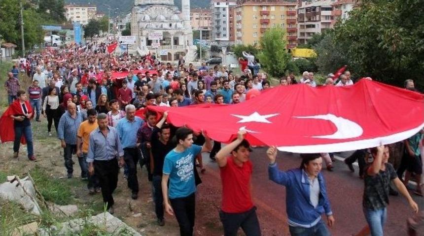 Bozkurtlular Şehitler İ&ccedil;in Y&uuml;r&uuml;d&uuml;