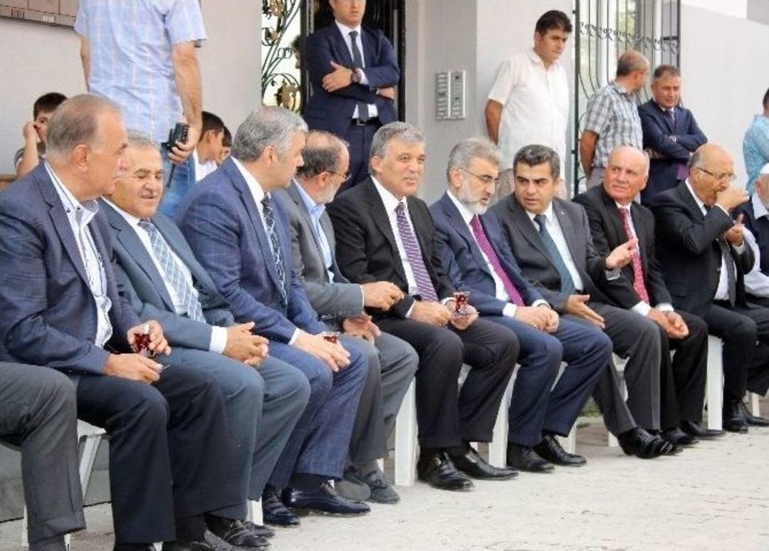 Ak Parti Eski Milletvekili Salih Kapusuz&rsquo;un Annesi Toprağa Verildi