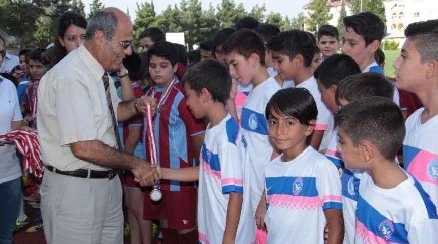 Hareketli Yaşam &Ouml;zendirici İ&ccedil;in Futbol