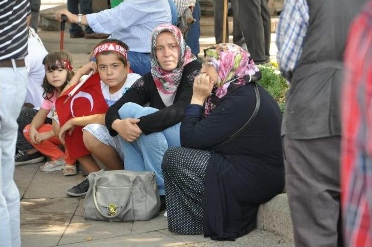 Balıkesirliler Şehitlerini Bekliyor