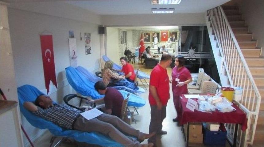 Ak Parti Akhisar Teşkilatından 126 &Uuml;nite Kan Bağışı