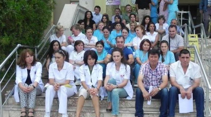 Sağlık&ccedil;ılardan Ter&ouml;r Saldırılarına Sessiz Tepki