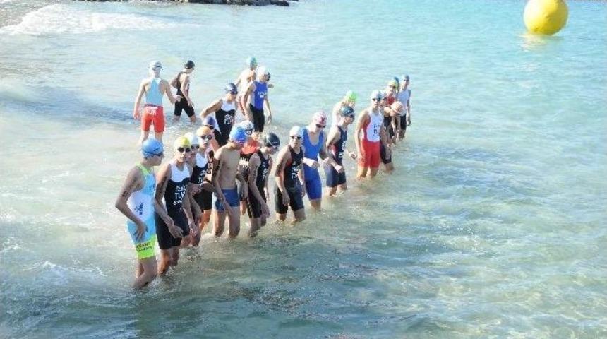 9. Kuşadası Triatlonu 12-13 Eyl&uuml;l Tarihlerinde Yapılacak