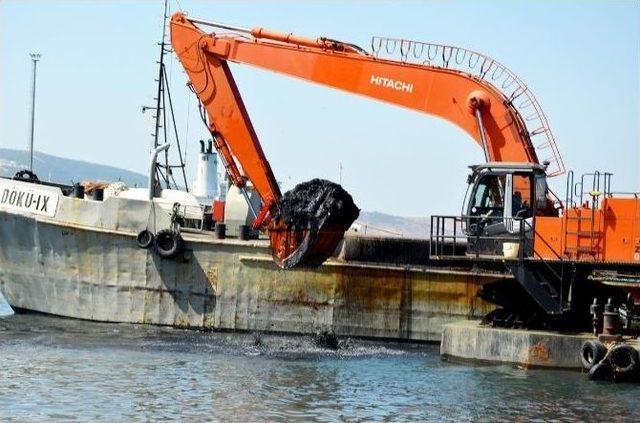 Büyükşehir, Bandırma’da Deniz Temizliğine Başladı