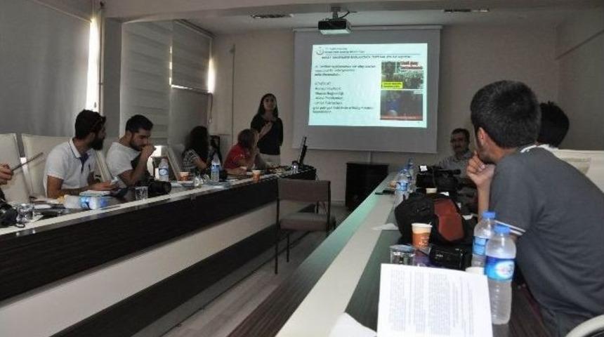 İntiharı &Ouml;nlemede Medyanın &Ouml;nemi Anlatıldı