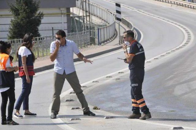 Tankerden Yola Kimyasal Madde Döküldü: 3 Kişi Hastanede Tedavi Altına Alındı