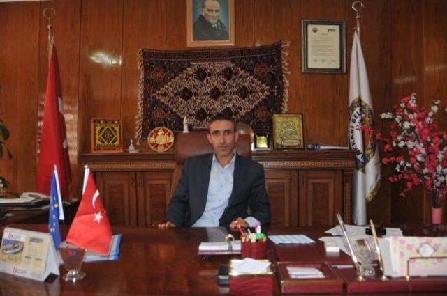 Hakkari de Tutuklanan Belediye Eş Başkanlarının Yerine Yeni Eş Başkanlar Se&ccedil;ildi 1