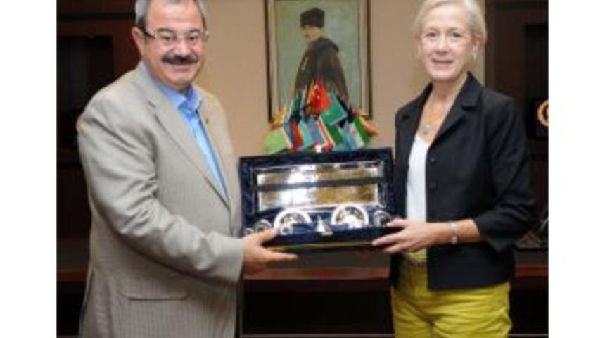 Abd Adana Konsolusu Specht&rsquo;in, Gso Ziyareti