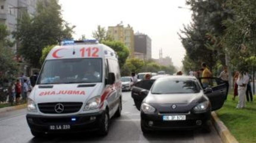 Otomobilin &Ccedil;arptığı Yaşlı Adam Yaralandı