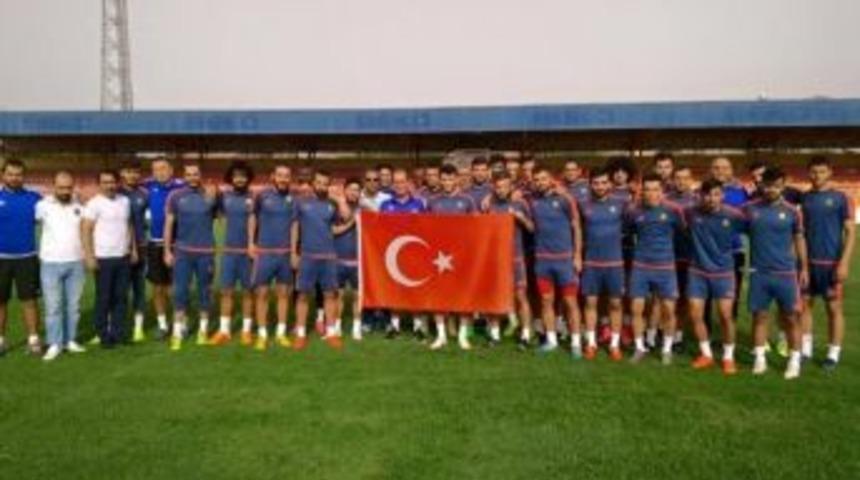 Yeni Malatyaspor Antrenman &Ouml;ncesi T&uuml;rk Bayrağı A&ccedil;tı