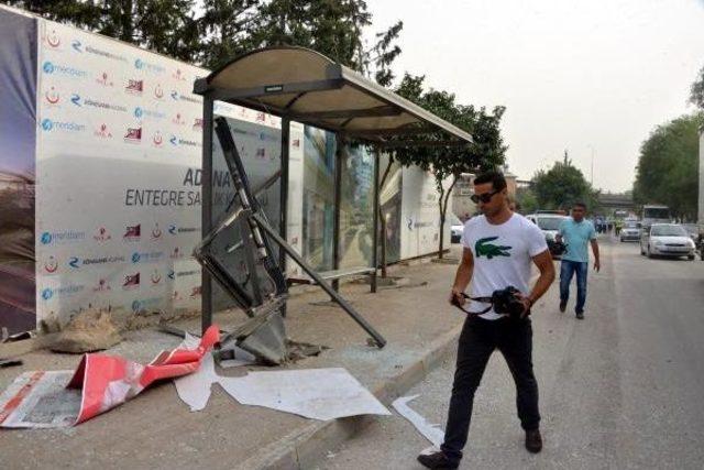 Ciple Polis Otomobiline &Ccedil;arptı; 2 Polis Yaralı 3