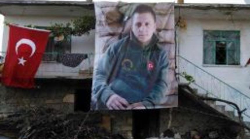 Şehidin Evine Y&uuml;rekleri Dağlayan Fotoğraf