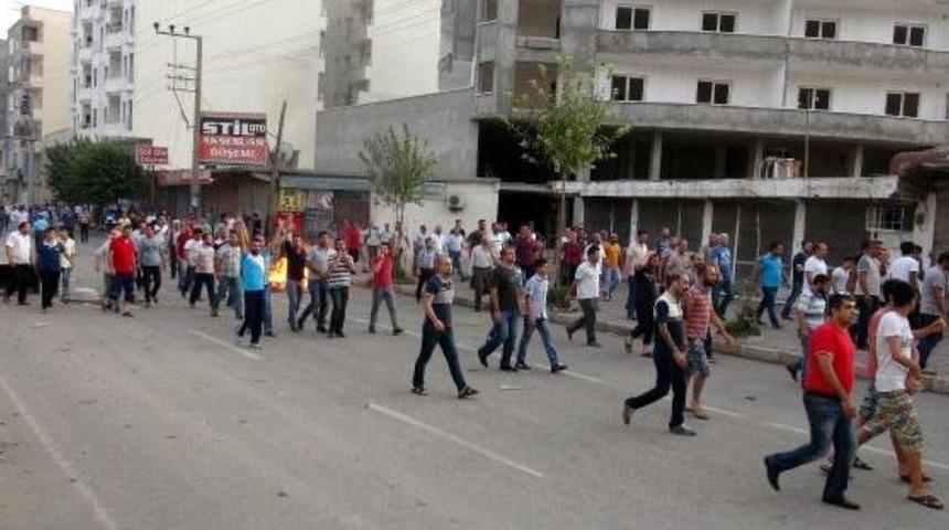 Sokağa &Ccedil;ıkma Yasağının S&uuml;rd&uuml;ğ&uuml; Cizre'de Protesto Y&uuml;r&uuml;y&uuml;ş&uuml;