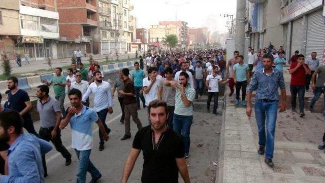 Sokağa &Ccedil;ıkma Yasağının S&uuml;rd&uuml;ğ&uuml; Cizre de Protesto Y&uuml;r&uuml;y&uuml;ş&uuml; 1