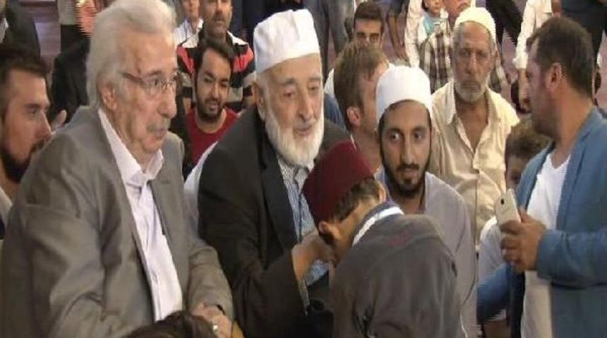 Osmanlı Hanedanı &Uuml;yesi Osmanoğlu Ailesi Şehitler I&ccedil;in Mevlit Okuttu