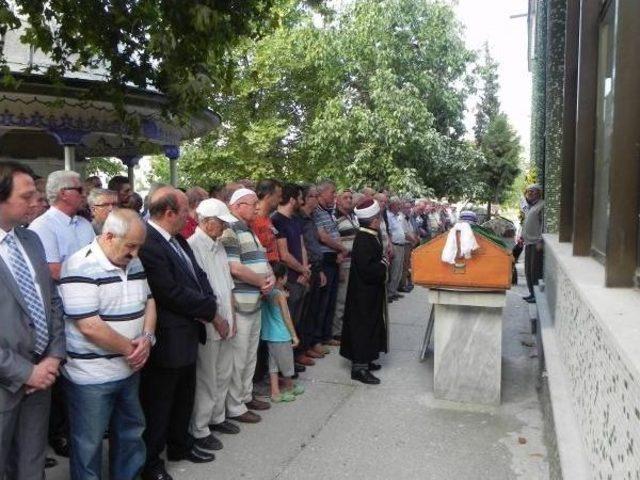 Kazada Yaşlı Çift Öldü, Kızları Ağır Yaralandı (2)