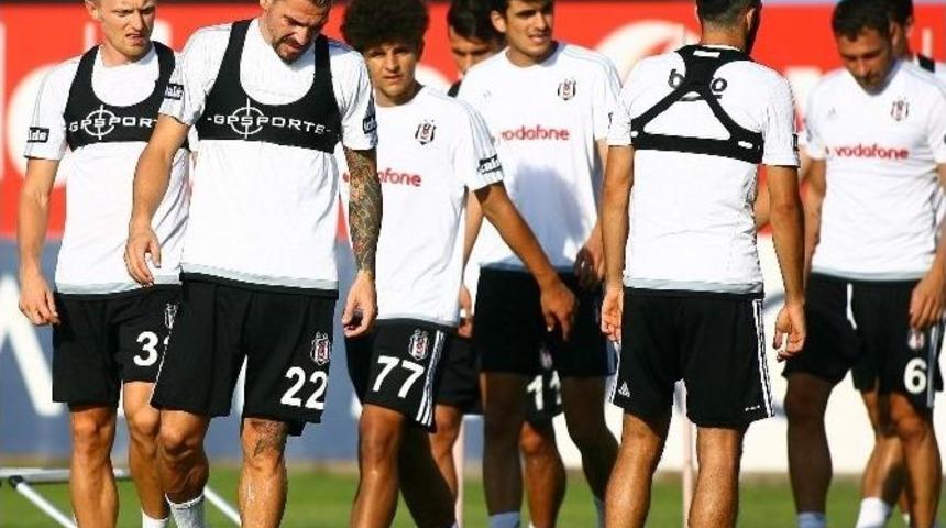 Beşiktaş, Medıpol Başakşehir Ma&ccedil;ı Hazırlıklarını S&uuml;rd&uuml;r&uuml;yor