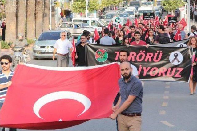 Manisa Barosu'ndan Alkış Ve Yürüyüşlü Terör Protestosu