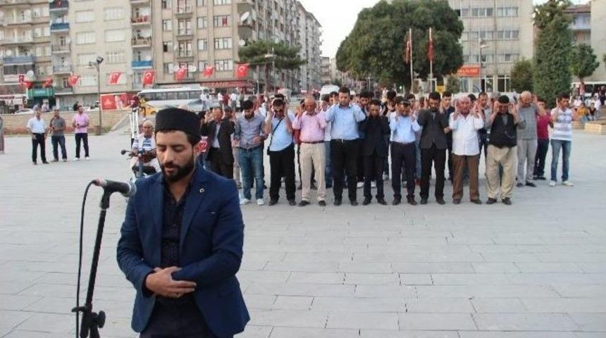 Elazığ&rsquo;da Şehitler İ&ccedil;in Gıyabi Cenaze Namazı Kılındı