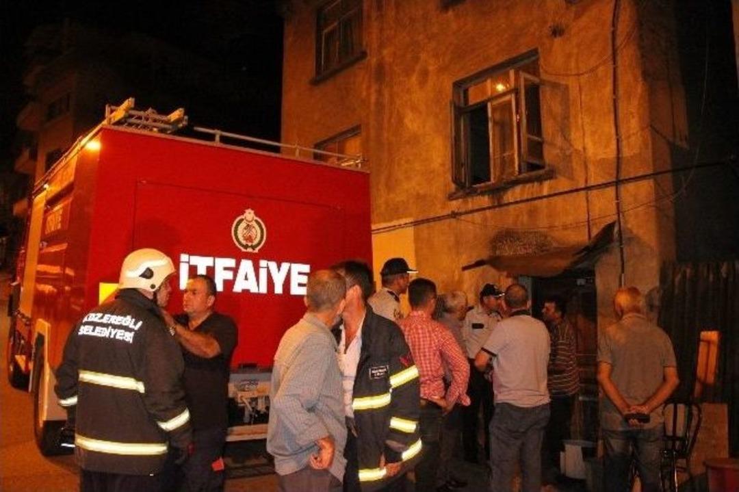 Alkoll&uuml; Adam Sigarasını Yakmak İsterken Evi Yaktı