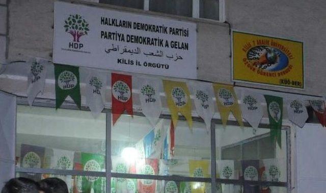 Kiraya Verdiği D&uuml;kkandaki Hdp Tabelalarını S&ouml;k&uuml;p T&uuml;rk Bayrağı Astı 2