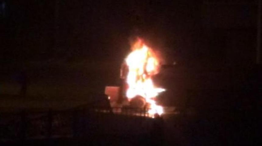 Pkk'lılar Gasp Ettikleri Tankeri Yakıp, Polisle &Ccedil;atıştı