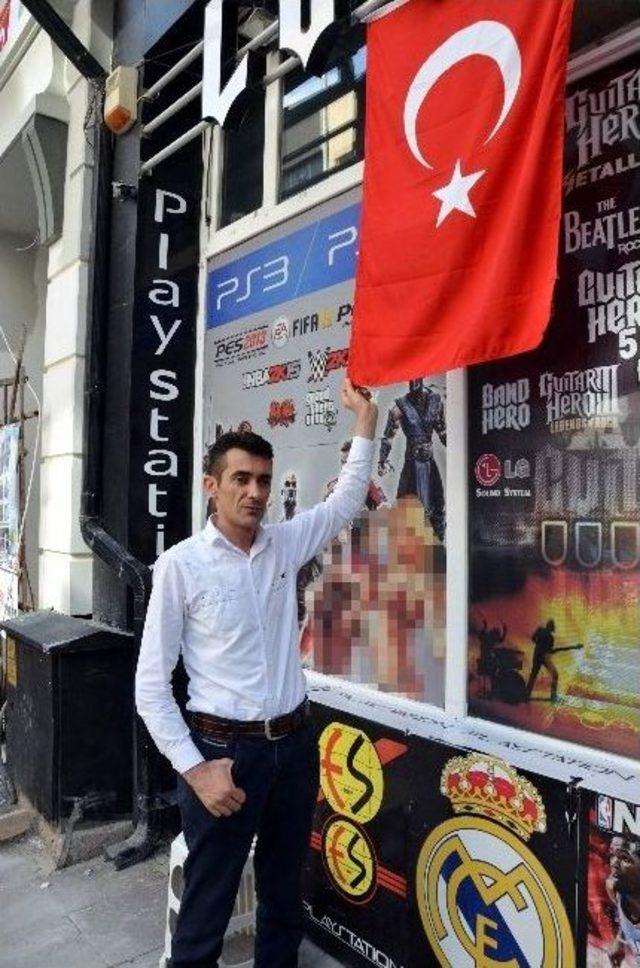 (özel Haber) Eskişehir’de Bayrak İndirme Olayı