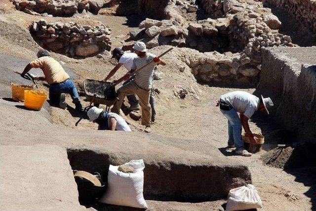 (&ouml;zel Haber) Beş Bin Yıllık Bina &Ccedil;amurla Sıvanarak Korunuyor 1
