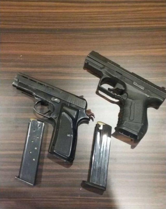 İstanbul&rsquo;da Ter&ouml;r Operasyonu: 17 G&ouml;zaltı 1