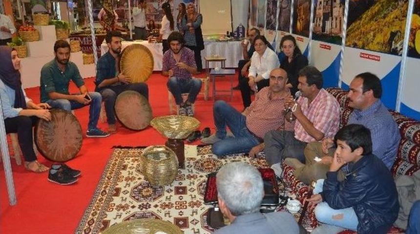 Erciş Belediyesi Fuara Renk Kattı