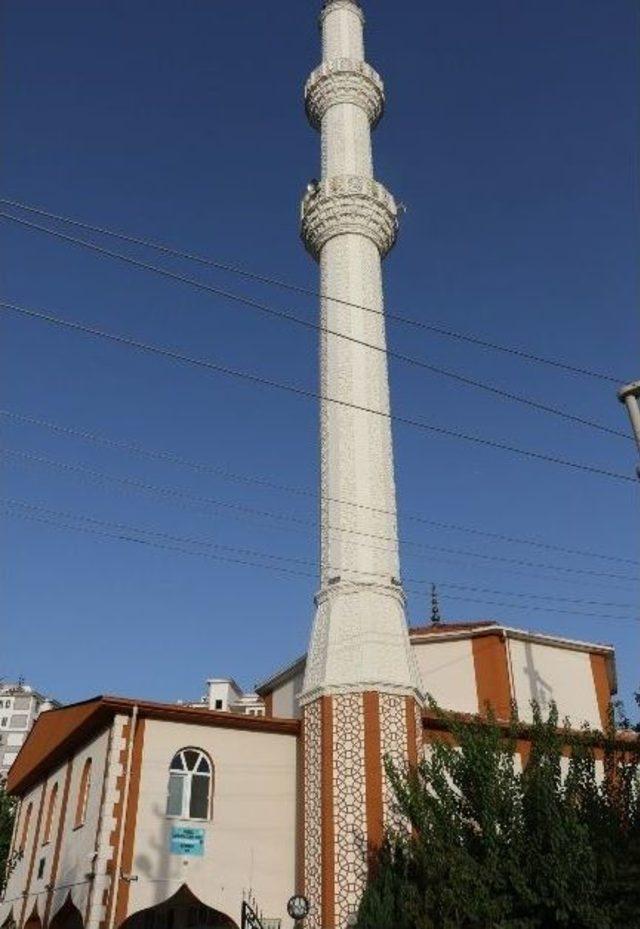 Demirci’de Nureddin Kelem Camii’ne Büyükşehir Desteği