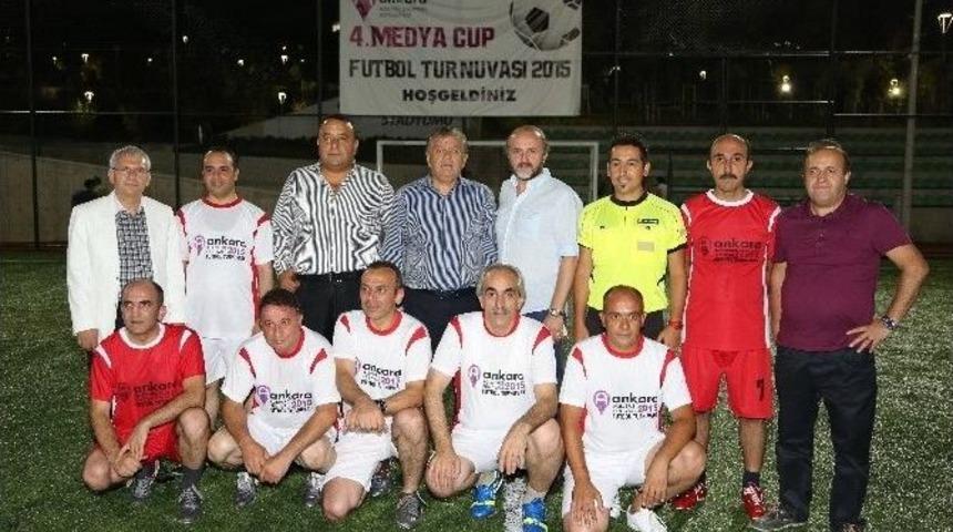 Asf Medya Kupası&rsquo;nda Şehitler İ&ccedil;in Saygı Duruşu