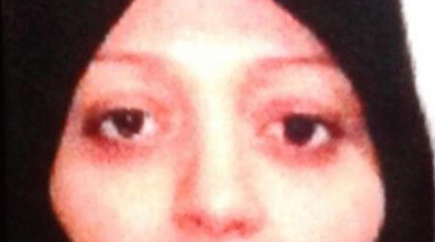Suriyeli Minik Yusuf, G&ouml;zleri &Ouml;n&uuml;nde &Ouml;ld&uuml;r&uuml;len Annesinin Mezarı Başında