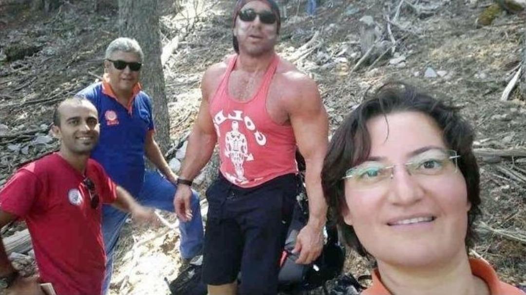 İsko&ccedil; Paraş&uuml;t&ccedil;&uuml;y&uuml; Ağa&ccedil; Kurtardı