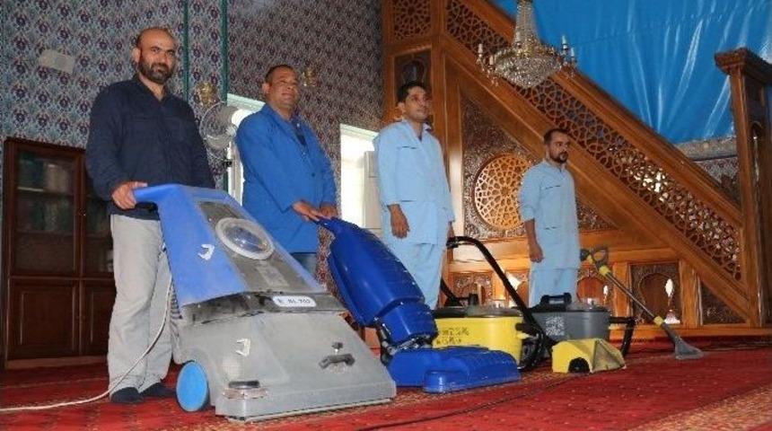 Camilerde Bayram Temizliği