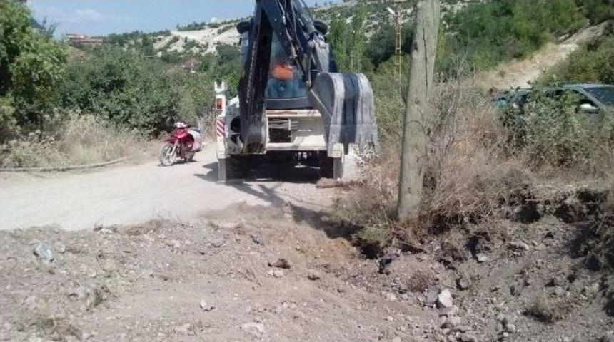 Acıpayam&rsquo;da Yol &Ccedil;alışmaları Devam Ediyor