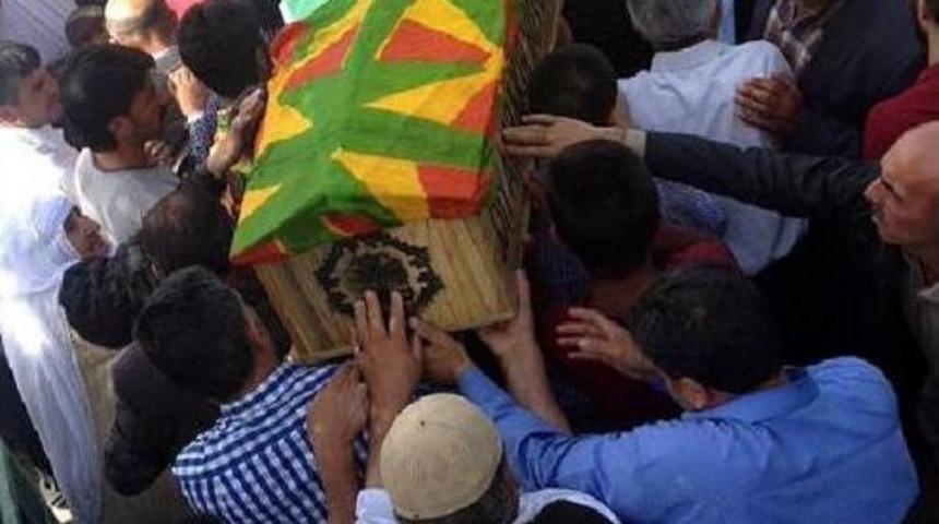 Pkk'lının Cenazesi Şehit Akrabası Ile Aynı Mezarlıkta