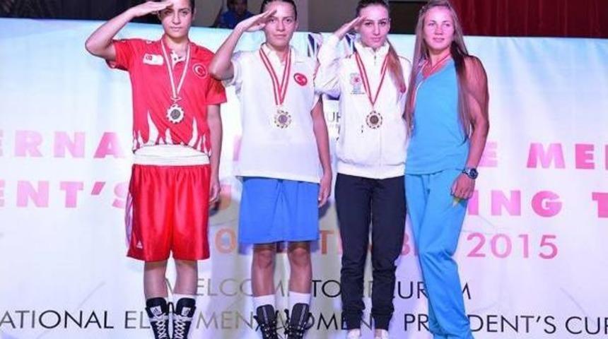 Milli Boks&ouml;rlerden Ringde Asker Selamı