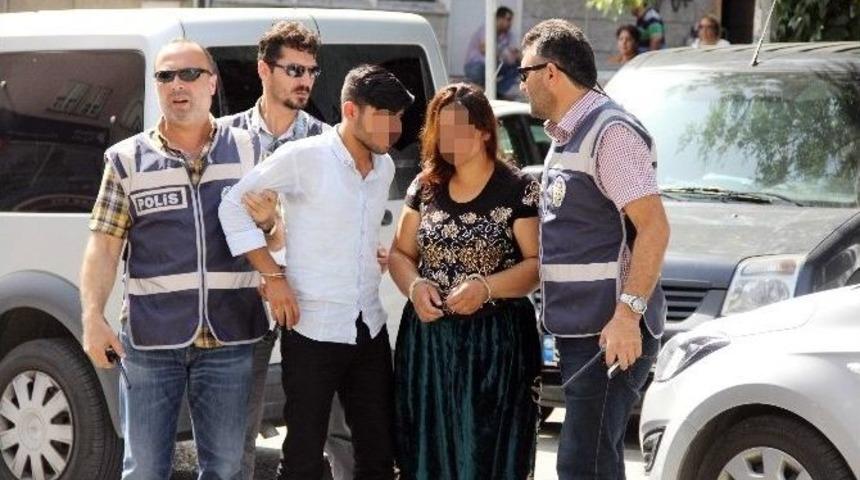 Levye İle 6 Evin Kapısını A&ccedil;ıp, 100 Bin Liralık Altın &Ccedil;aldılar