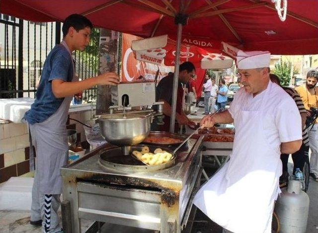 Her Bölgeden Esnaf Şehitler İçin Lokma Döktürdü