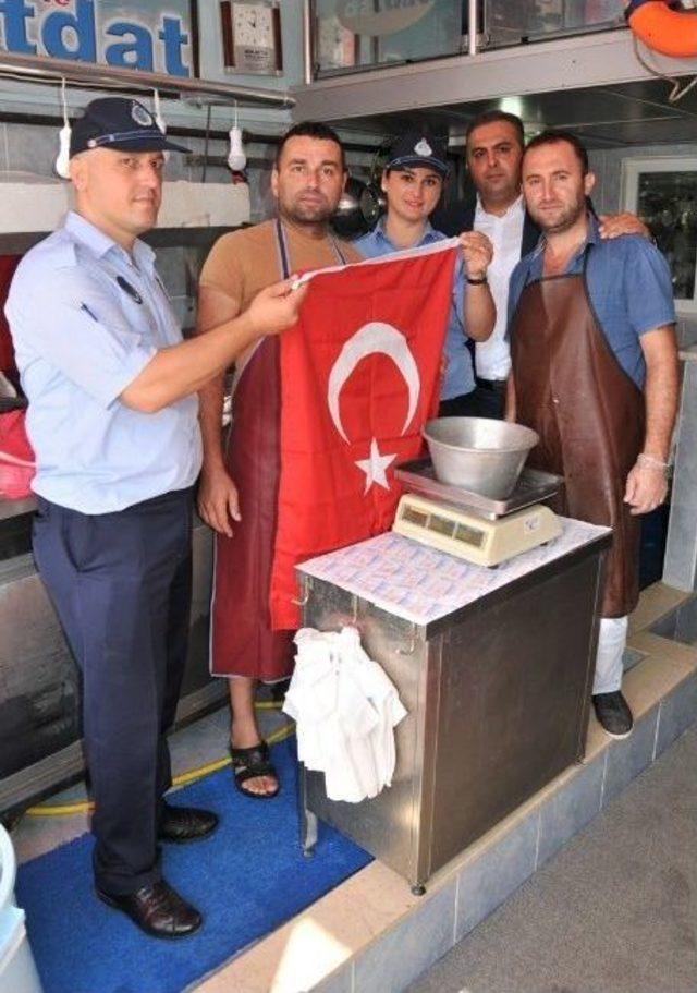 Atakum&rsquo;da 5 Bin Bayrak Dağıtıldı 2