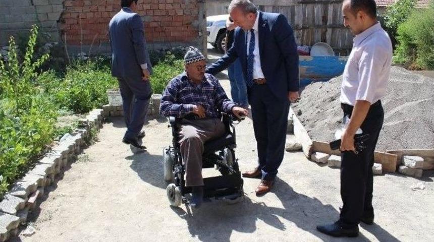 Başkan Şahiner Engelli Vatandaşı Sevindirdi