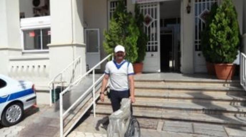 Polislerden Engelli Vatandaşlara Yardım Eli