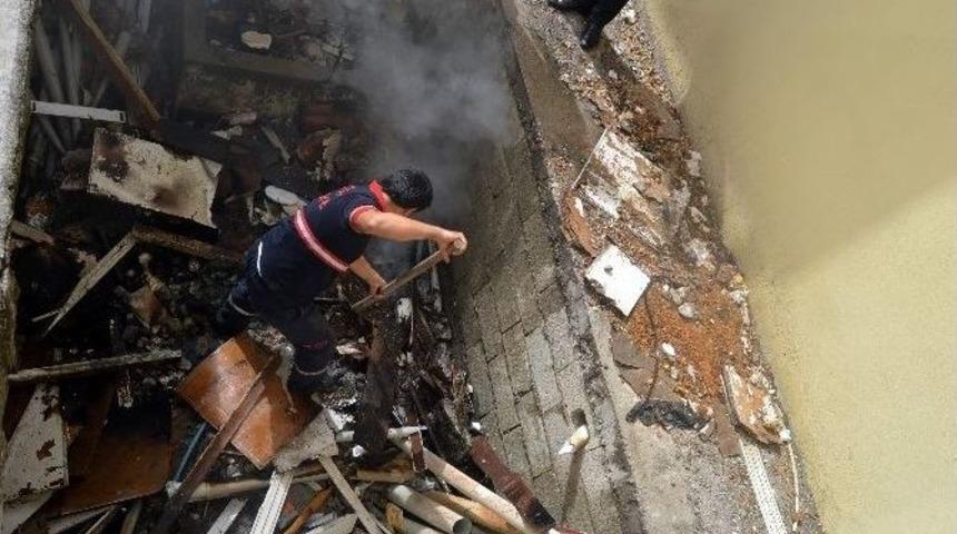 Besni&rsquo;de Korkutan Yangın