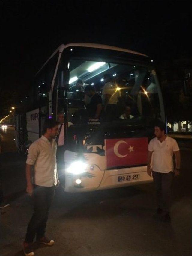 Urfa Ak Gen&ccedil;likten &lsquo;taş&rsquo; Yerine Karanfil 1